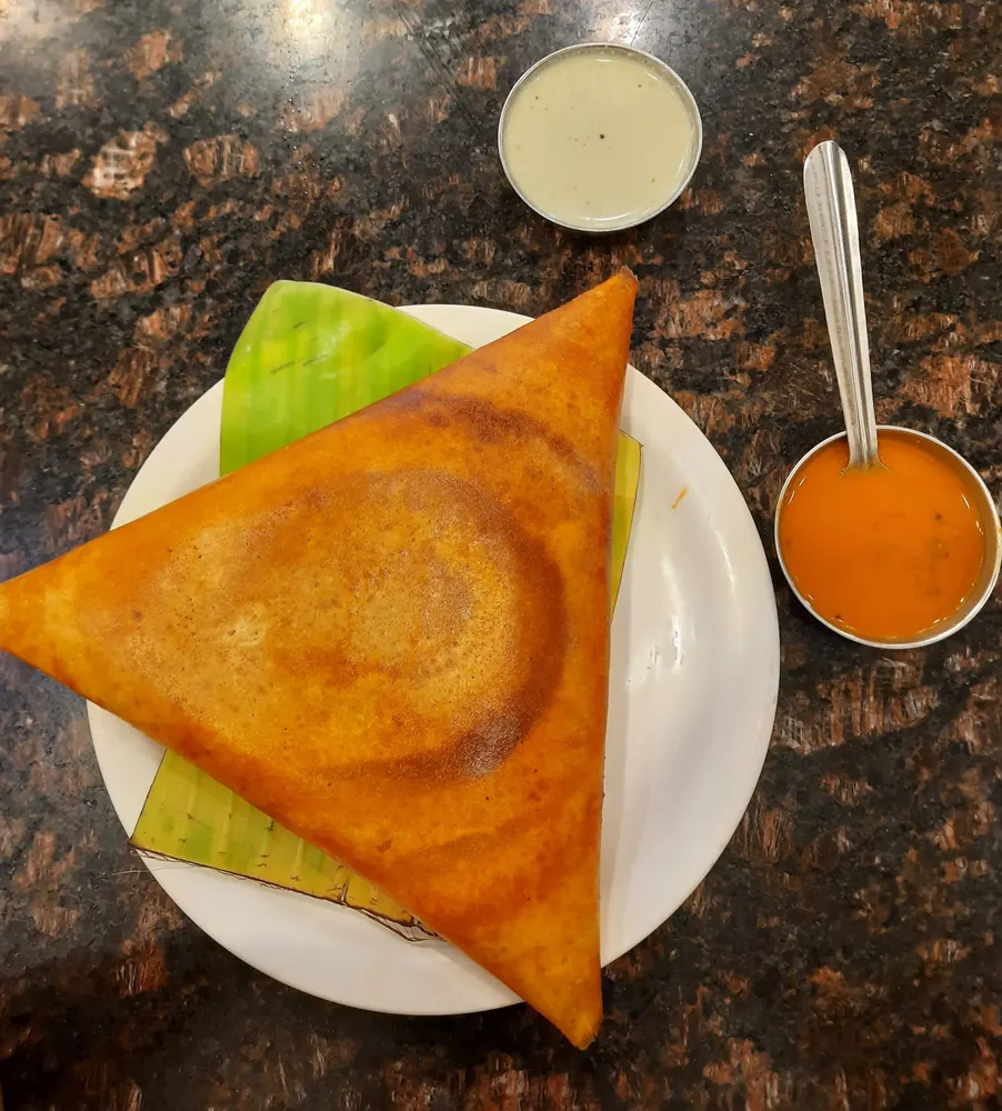 Fresh dosa served with saalna